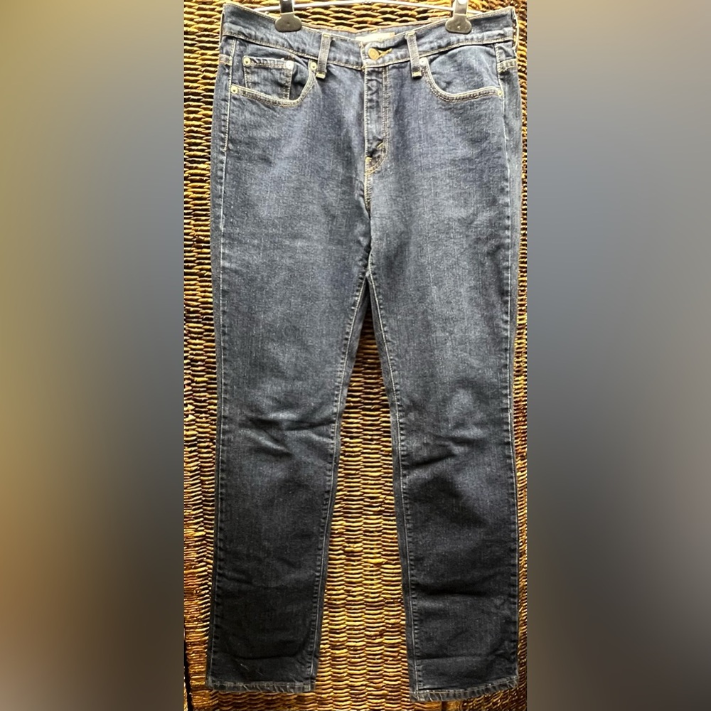 Levi's Straight Leg Women's Jeans in Dark Denim